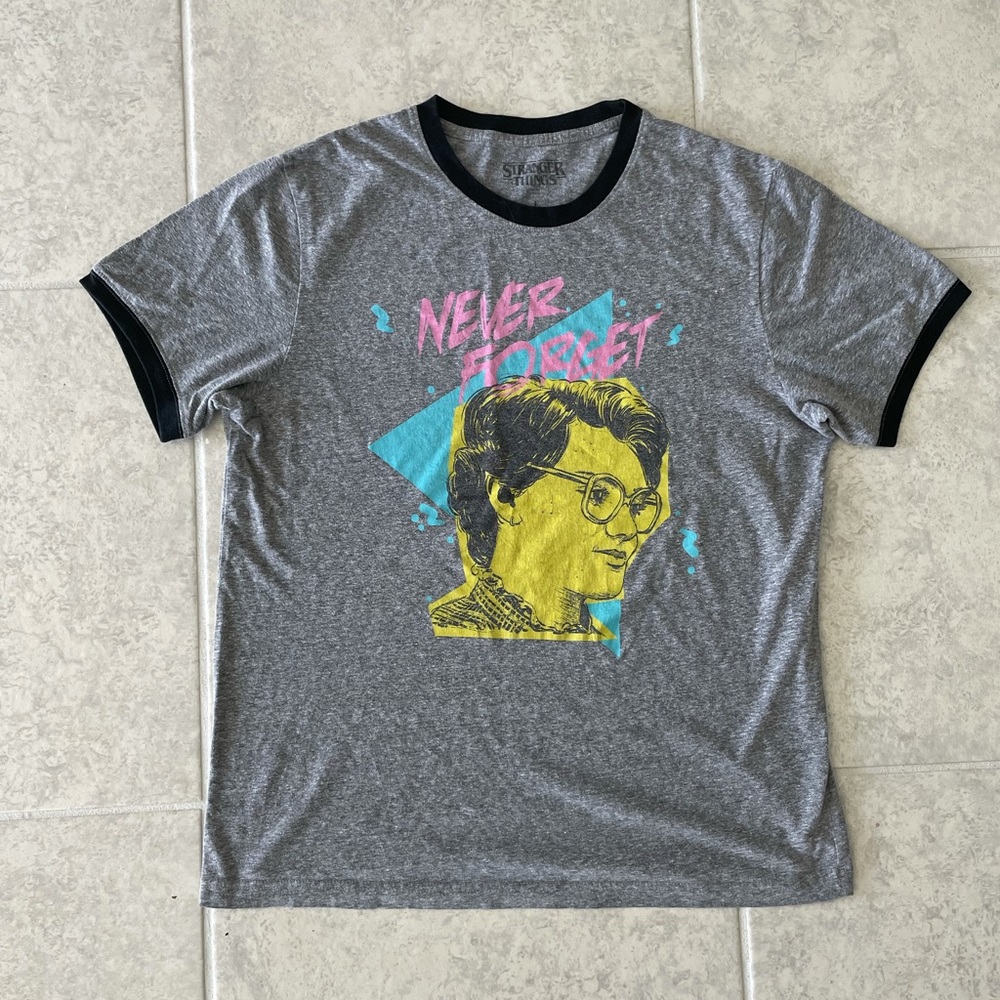 Large Women’s Stranger Things Tee